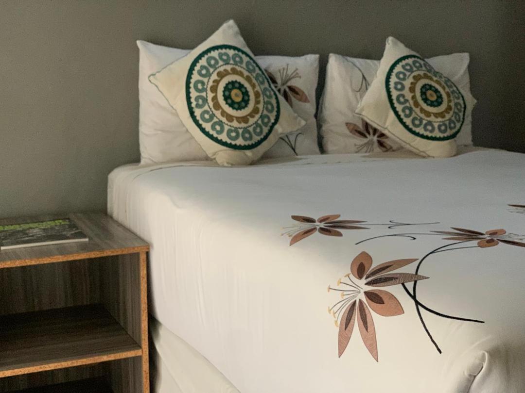 Jungle Breeze Home Stay 카사네 외부 사진