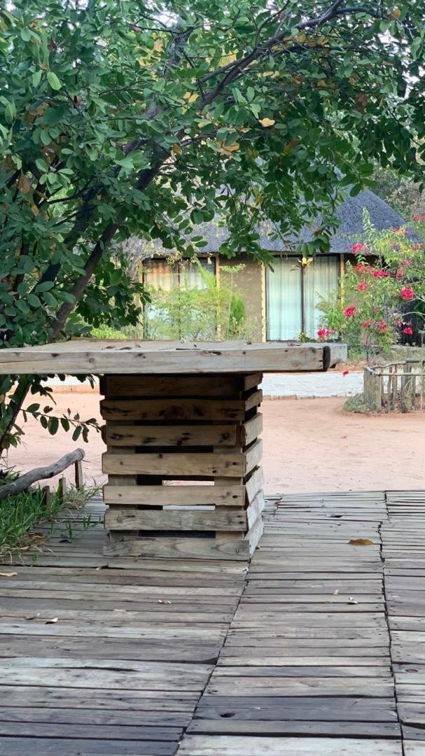 Jungle Breeze Home Stay 카사네 외부 사진