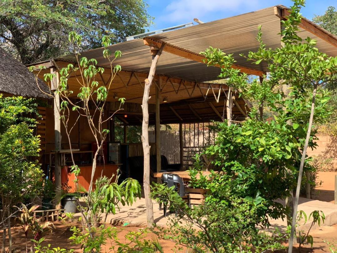 Jungle Breeze Home Stay 카사네 외부 사진