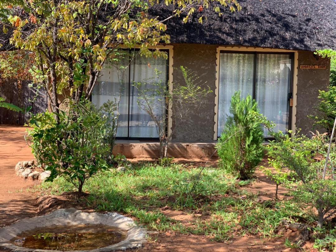 Jungle Breeze Home Stay 카사네 외부 사진