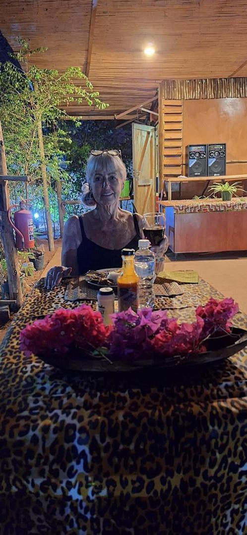 Jungle Breeze Home Stay 카사네 외부 사진