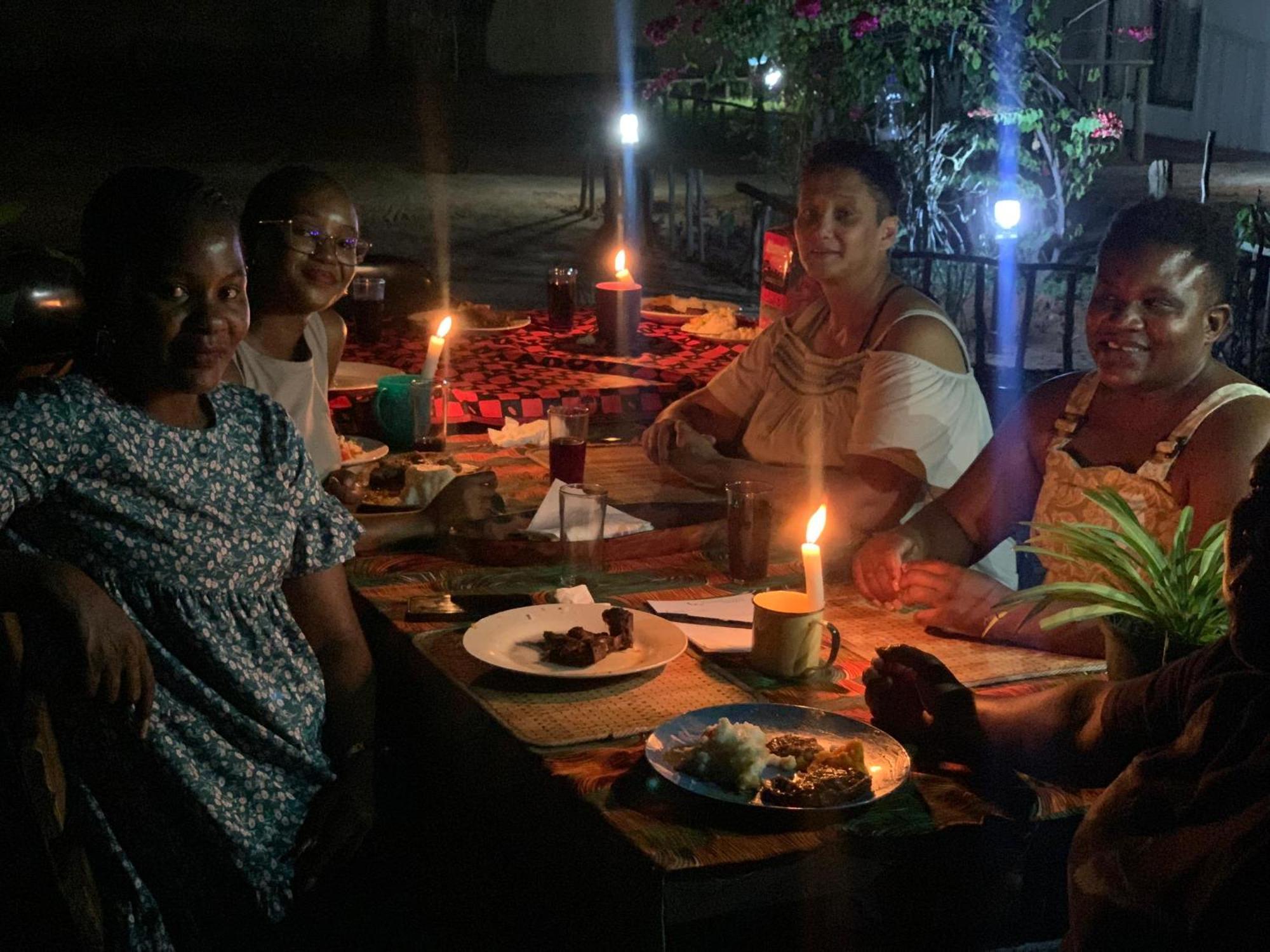 Jungle Breeze Home Stay 카사네 외부 사진