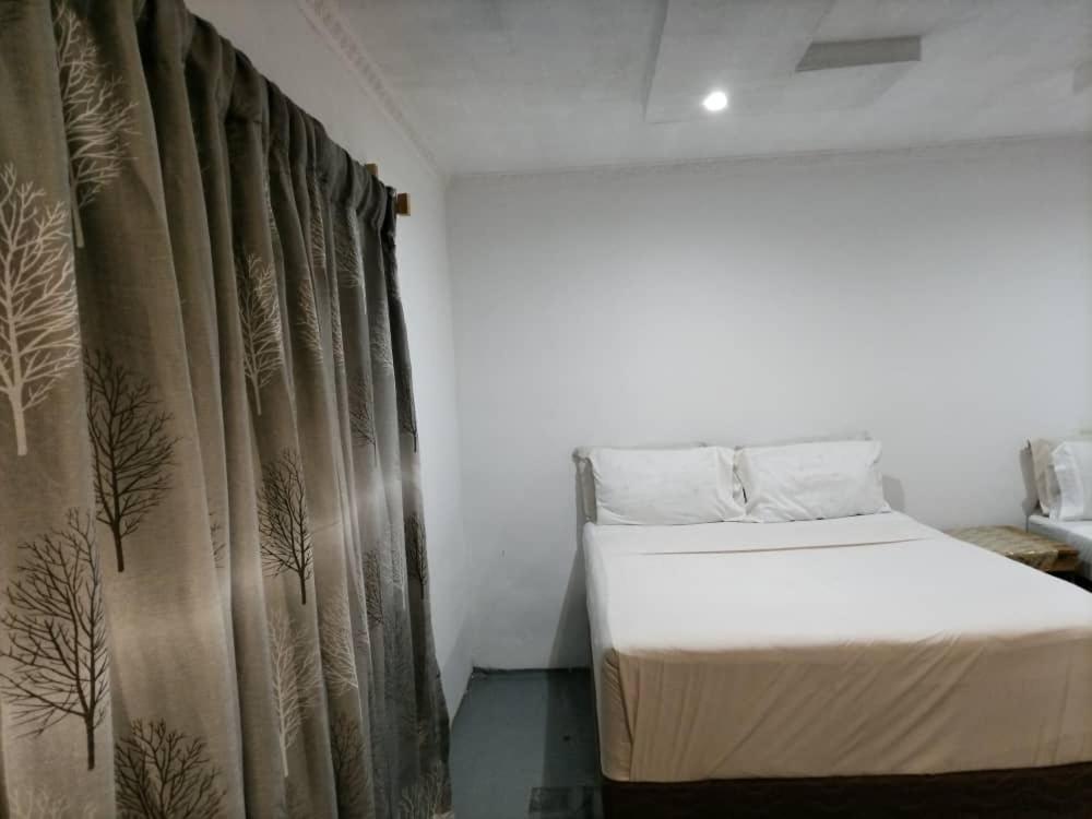 Jungle Breeze Home Stay 카사네 외부 사진
